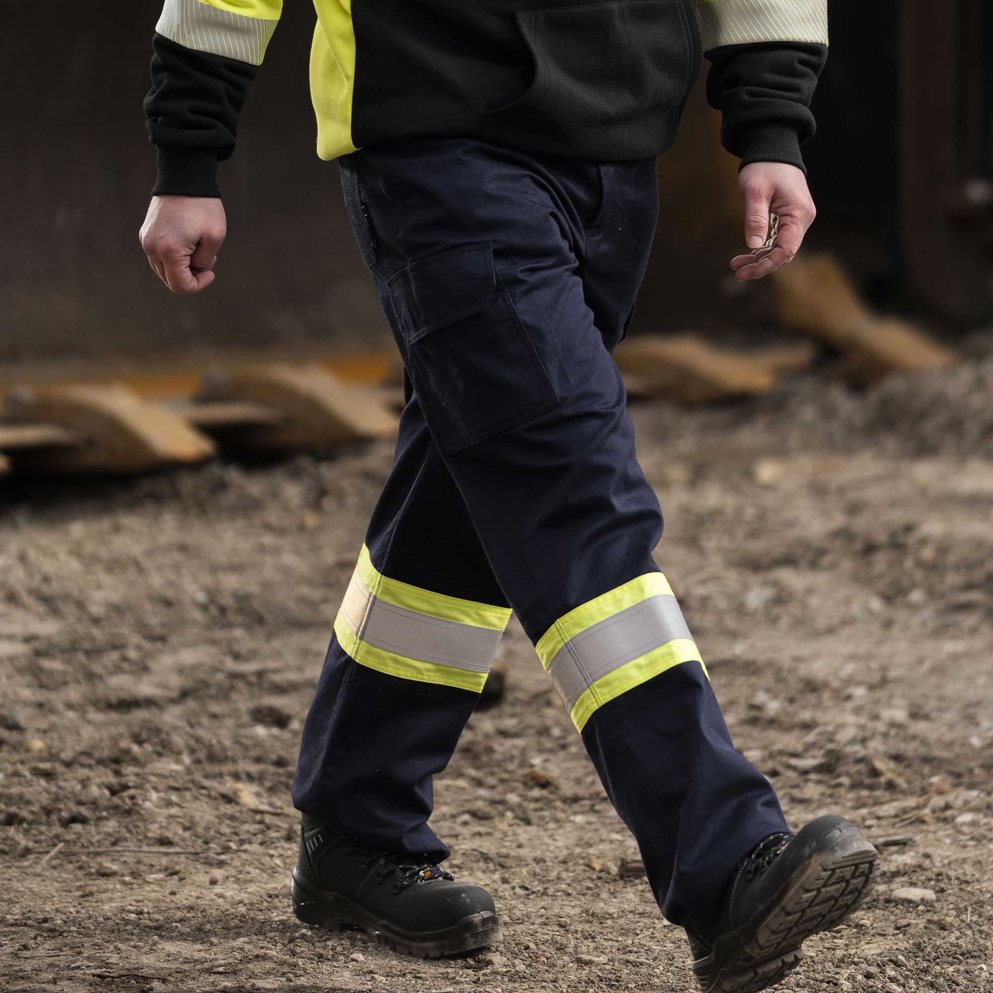 FR/Arc-Rated Hi-Vis/Navy Blue Cargo Pants Lifestyle Image